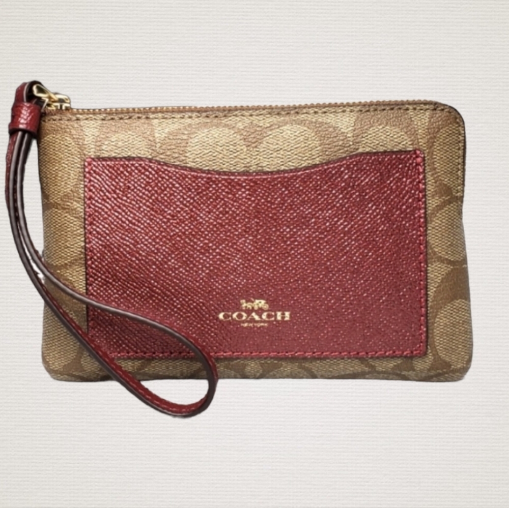 Coach Boxed Crossgrain Leather Wristlet - Picture 3 of 8